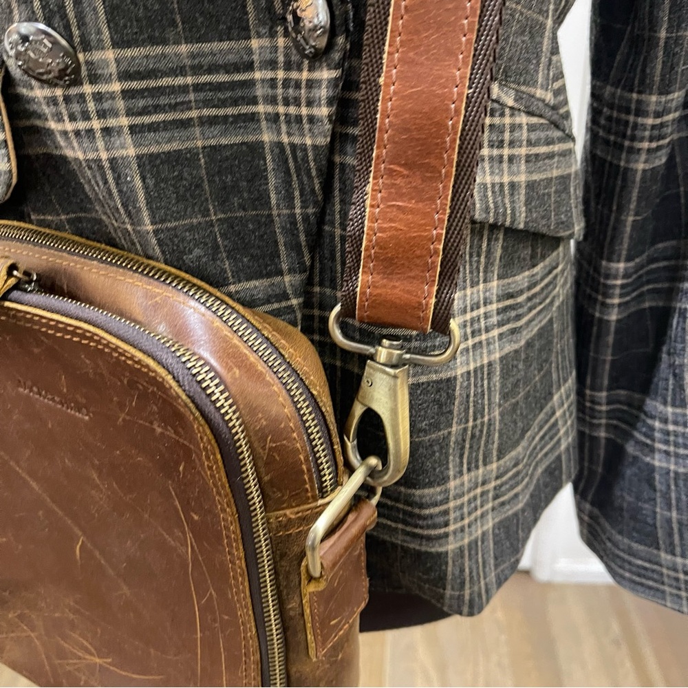 Jack & Chris Mens or Women’s Brown Leather Crossbody Bag with Multiple Pockets - Picture 11 of 15